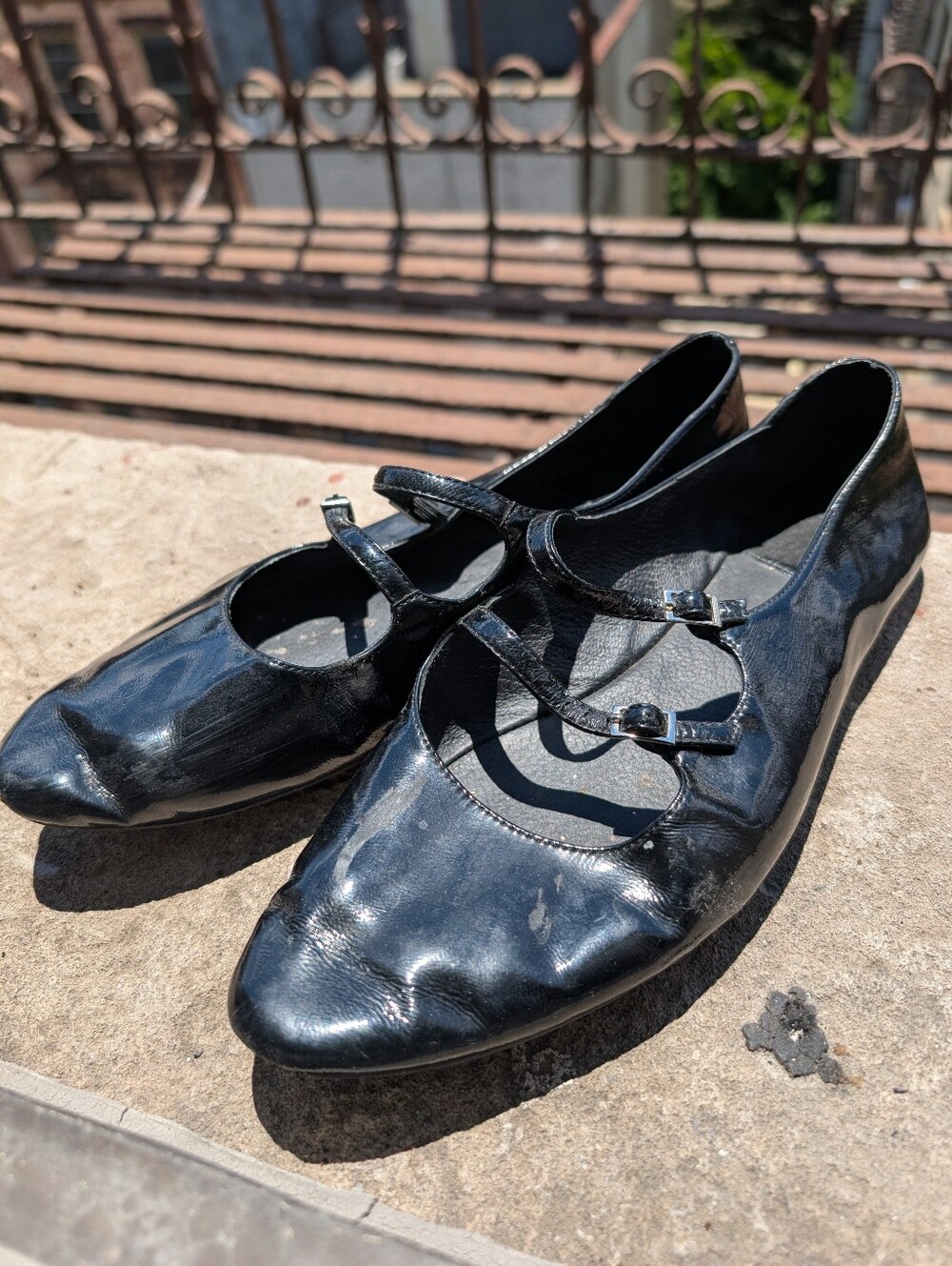 VERY WELL WORN Jeffrey Campbell Black Patent Double-Strap Mary Jane Flats